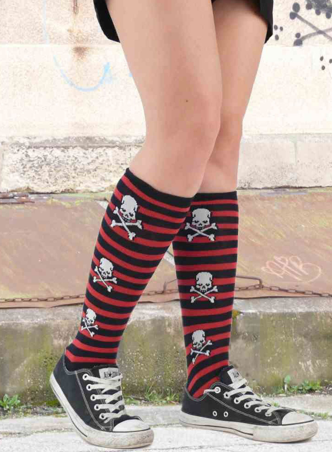 KH Socks Skulls Red Stripes