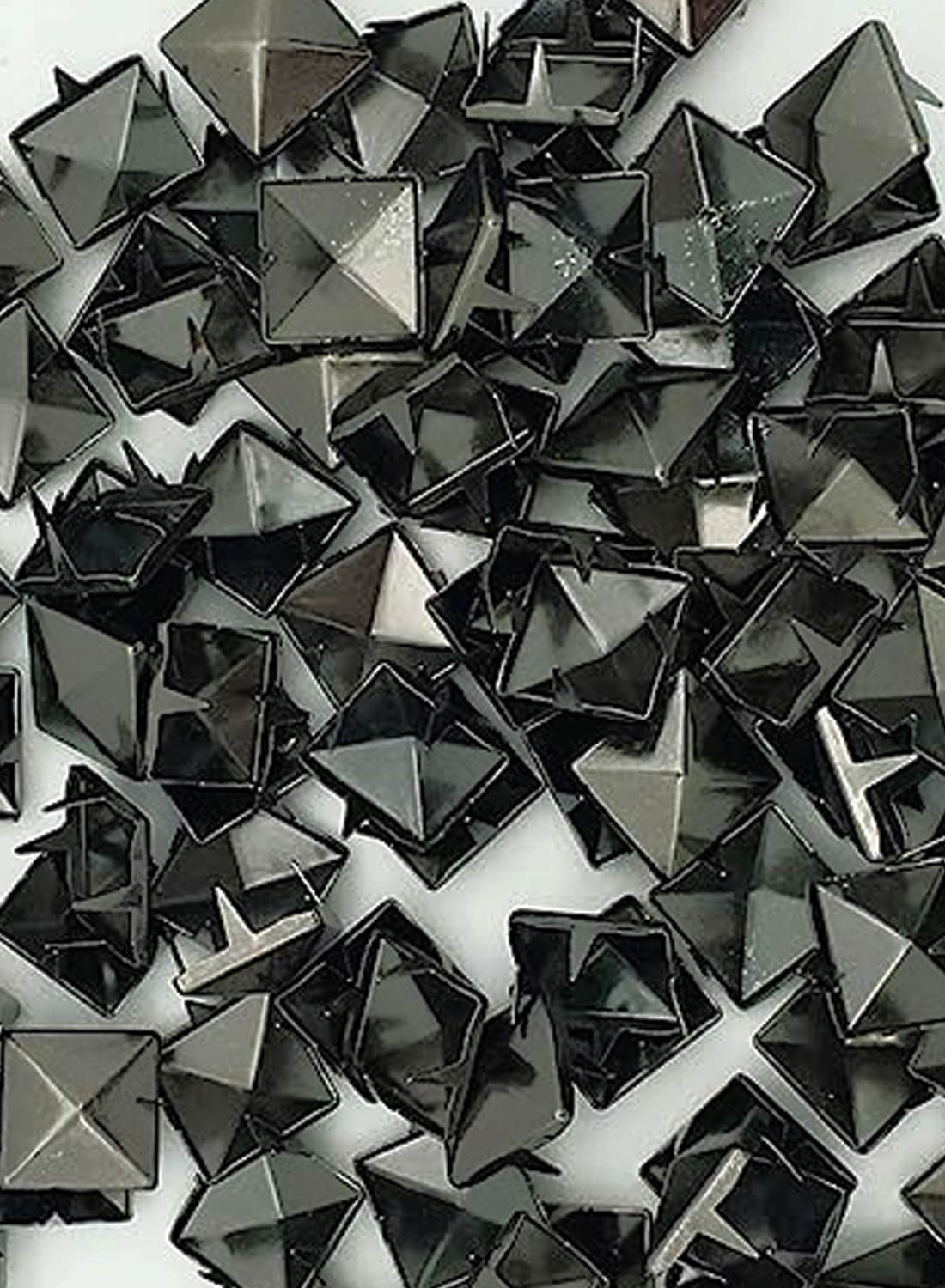 100 Black Big pyramid studs