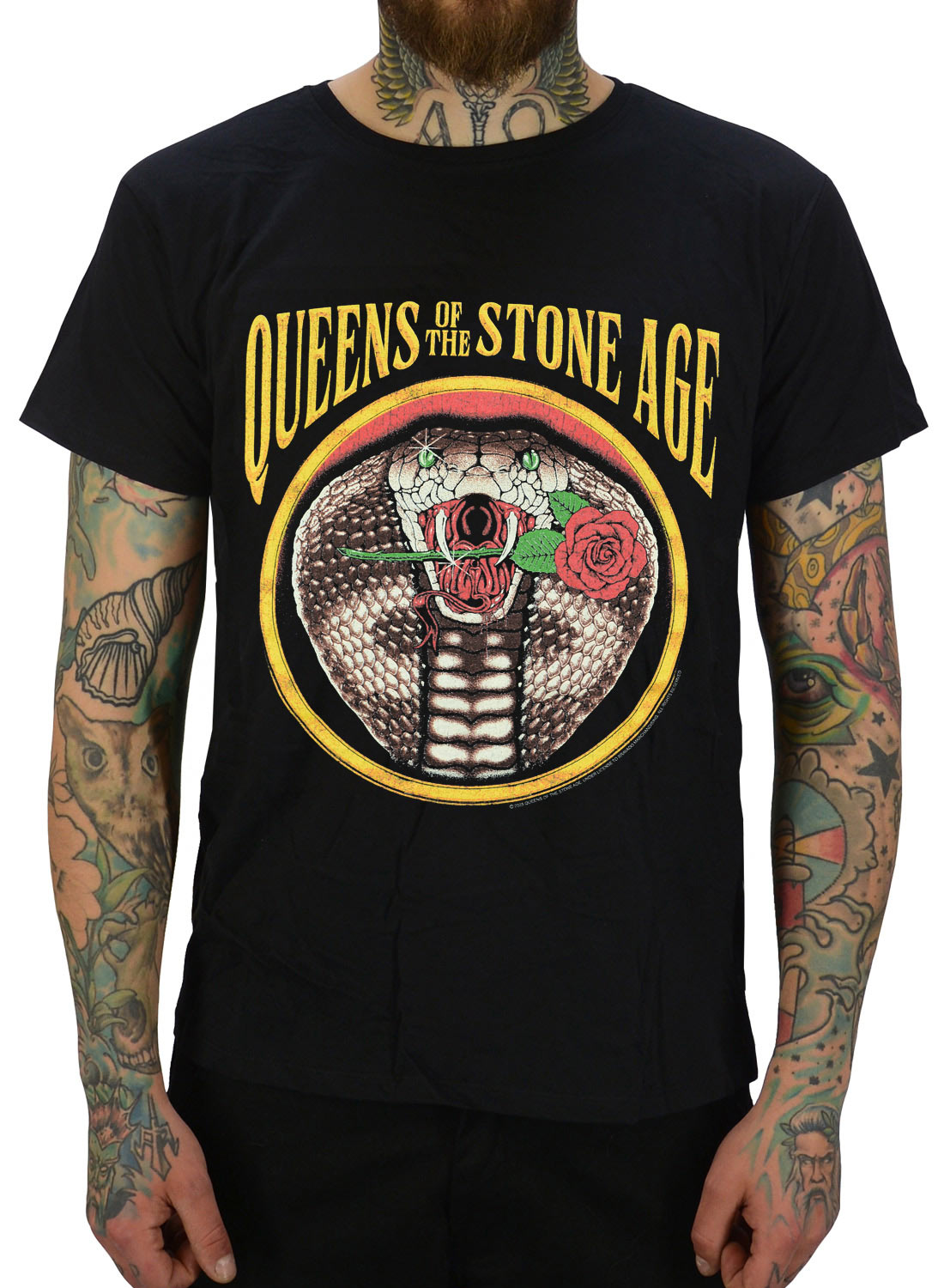 Queens Of The Stone Age Cobra T-Shirt schwarz mit Schlangen- und Rosenmotiv und Bandlogo auf der Vorderseite.