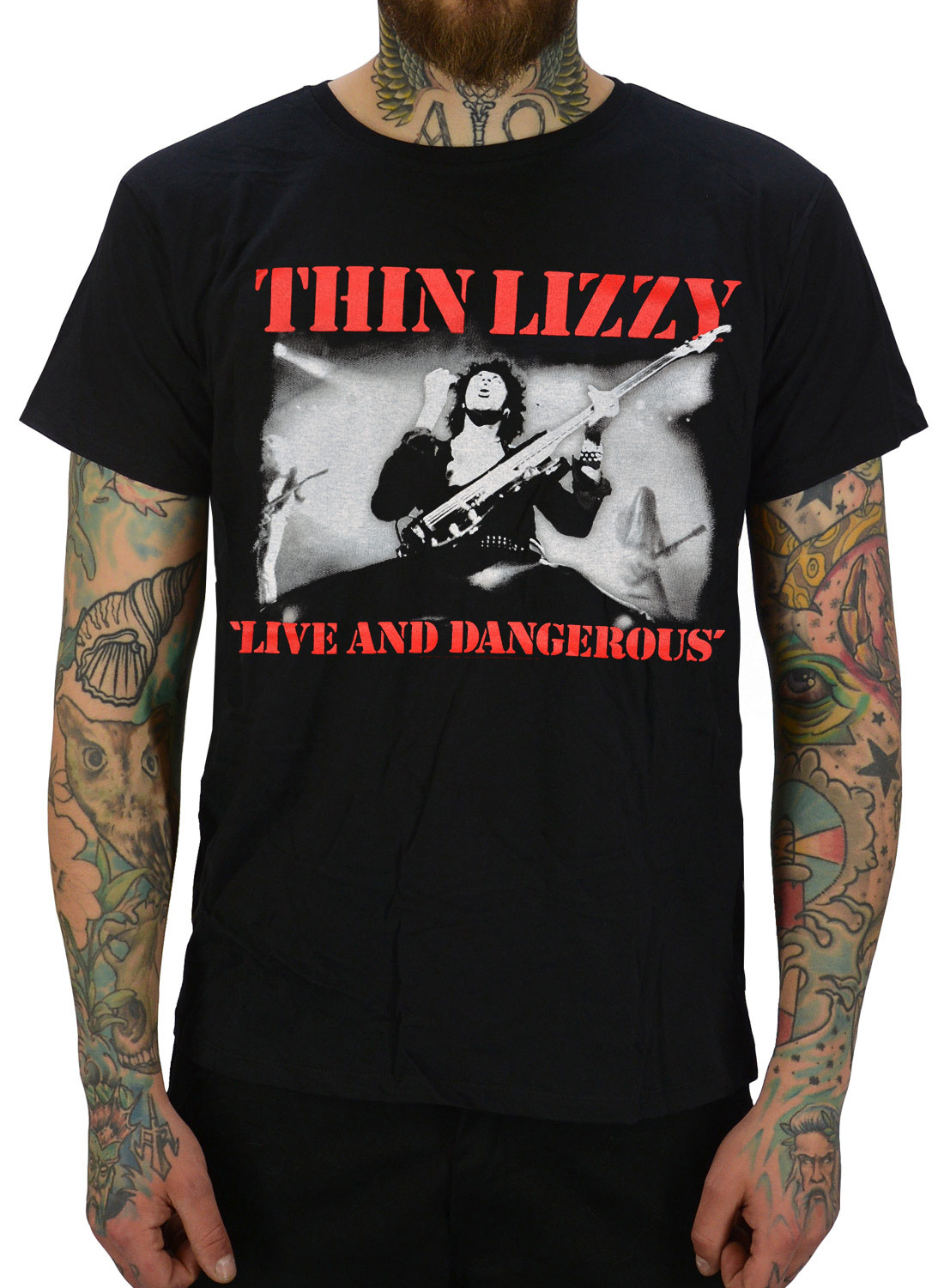 Dünnes Lizzy Dangerous T-Shirt schwarz mit Live and Dangerous Motiv und rotem Bandlogo auf der Vorderseite.