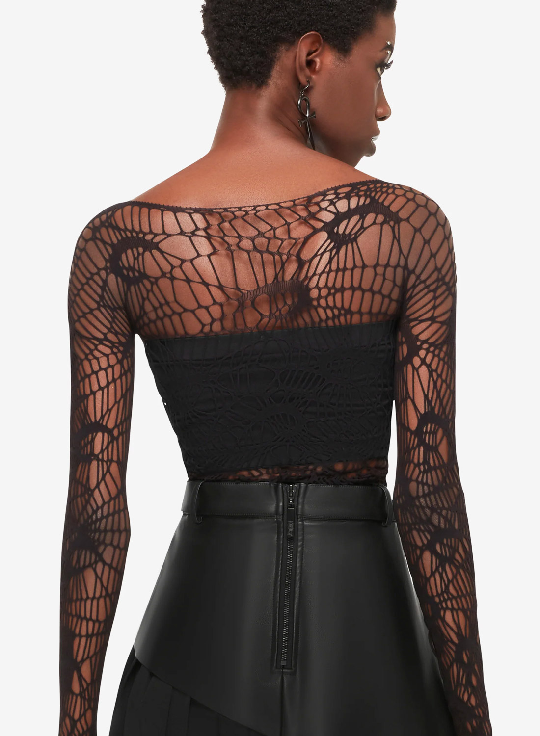 Killstar Lamenthia Oberteil. Schwarzes, transparentes Mesh-Top mit mondinspiriertem Spinnennetzmuster und langen Ärmeln von Killstar.