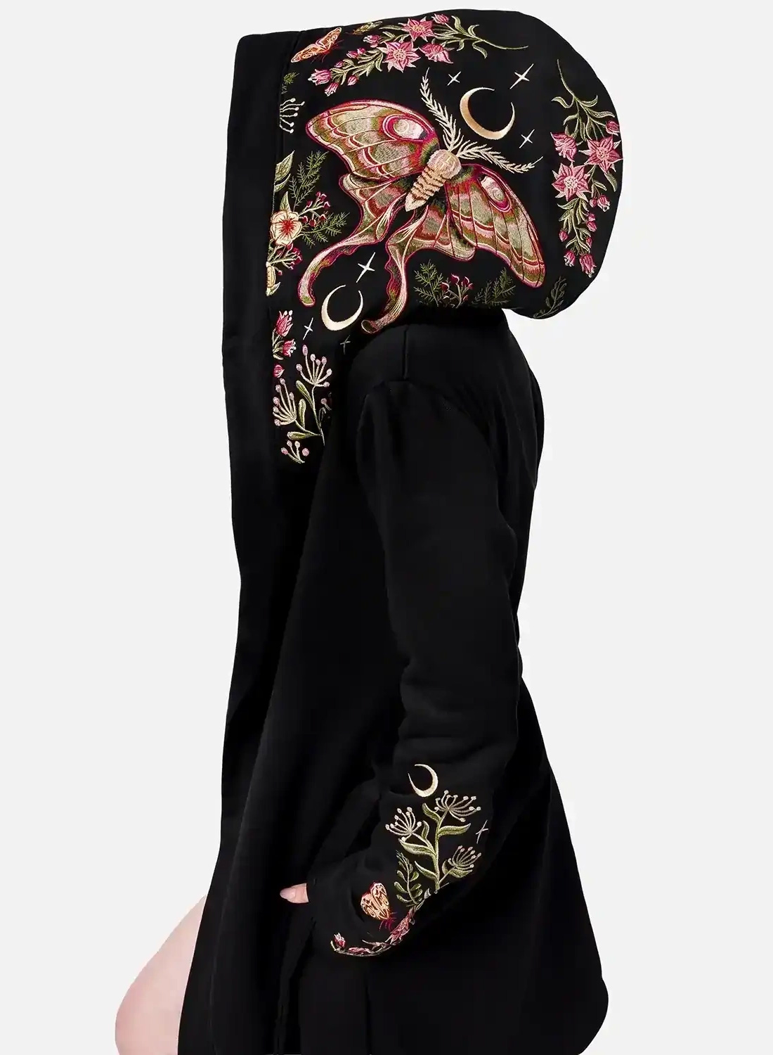 Restyle Wilderwood Hoodie – Schwarzer Gothic-Hoodie mit gestickter Luna-Motte, Monden und Waldblumen