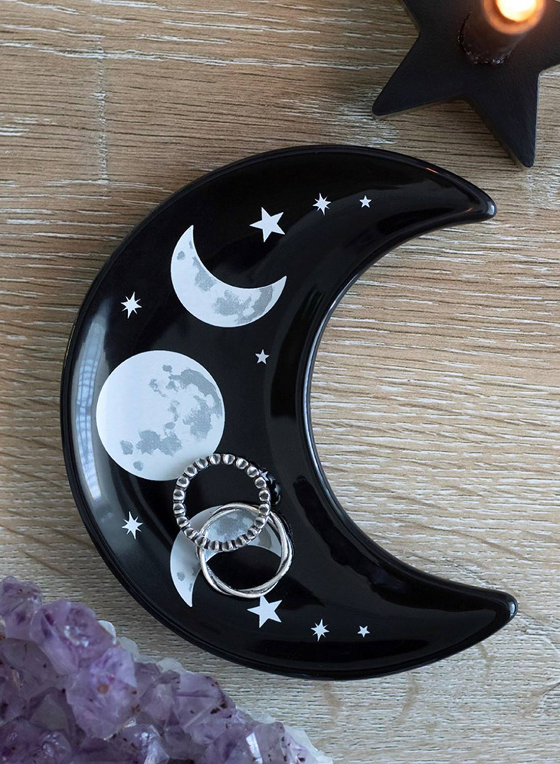 Cosmo-Halbmondschale. Gotische Schmuckschale aus Keramik in Form einer Mondsichel mit dreifachem Mondsymbol. Perfekt für Ringe, Schmuck und Hexendekoration.