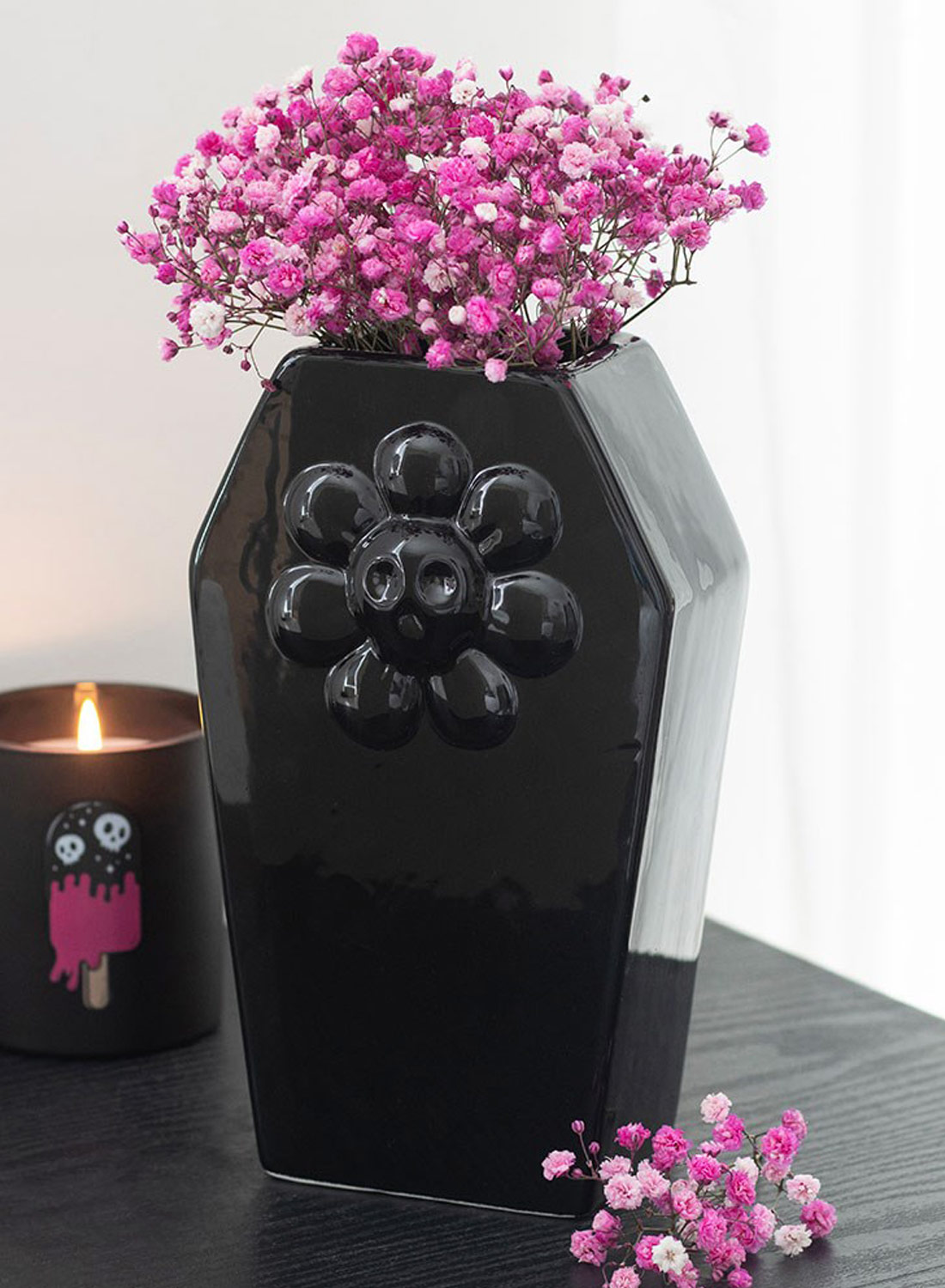 Blumensargvase. Gotische sargförmige Blumenvase von Something Different, perfekt für frische Blumen, getrocknete Rosen und alternative Gothic-Dekoration.